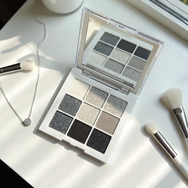 Moonlit Edge Eyeshadow Palette